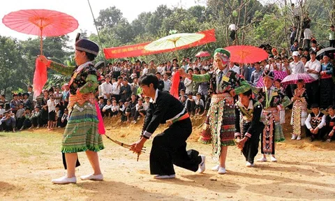 Đặc sắc Lễ hội Chợ Phong lưu Khâu Vai