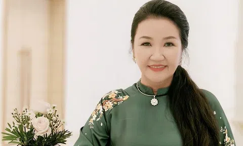 "Mẹ chồng quốc dân" tuổi U60 đắt show, được ông xã hết lòng yêu thương